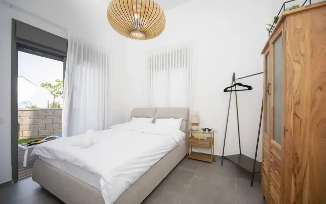 Stylish Garden Apartment near Akhziv Beach