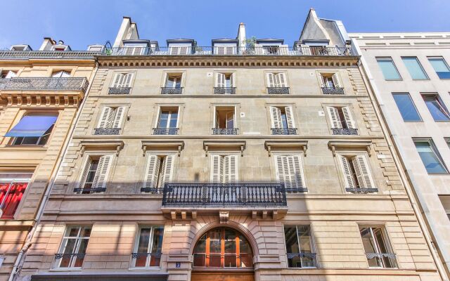 43 - Spacious Parisian Flat of Grands Boulevards