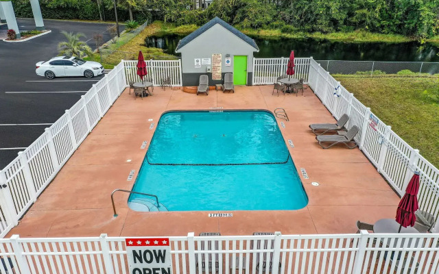 Wingate by Wyndham Kings Bay Naval Base / I-95