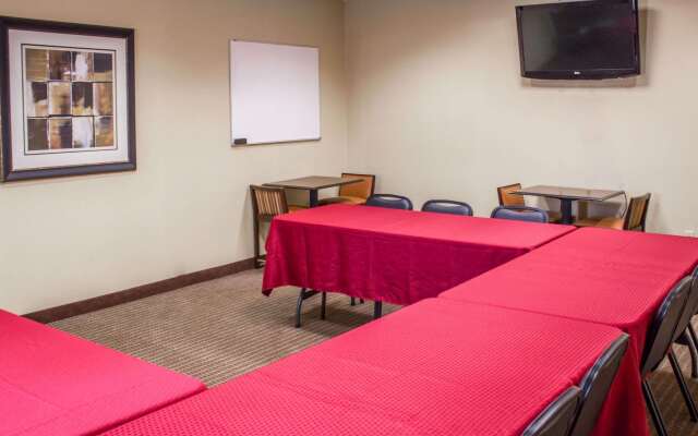 Comfort Suites