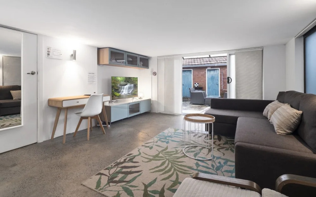 Surfie Pad 10 min Walk to Beach and Dining – Guest Rooms – Sydney