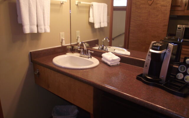 Forest Motel & Woodland Retreat