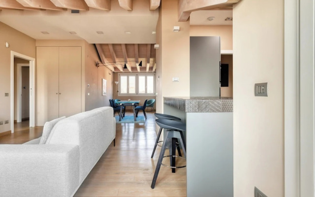 Elegant apt with parking and balcony