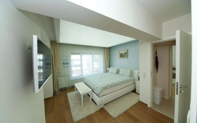 Аристократичен апартамент в сърцето на Ямбол