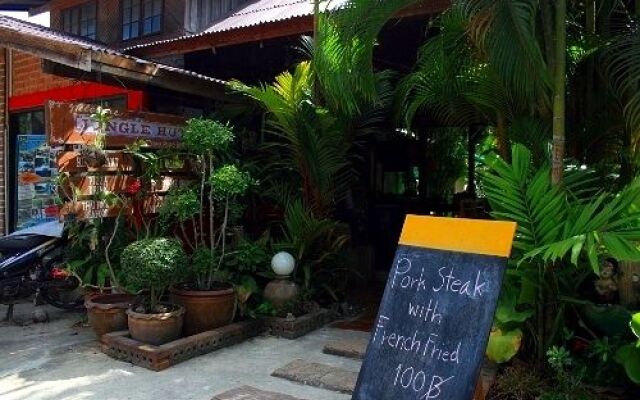 Jungle Hut Bungalows & Hotel