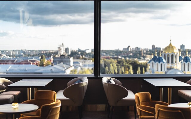 11 Mirrors Design Hotel