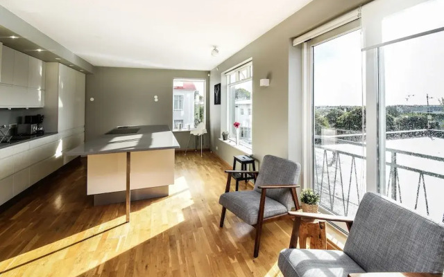 Apartment B52