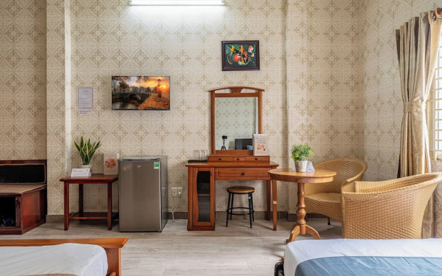 Hoàng Long Hotel By Cozrum