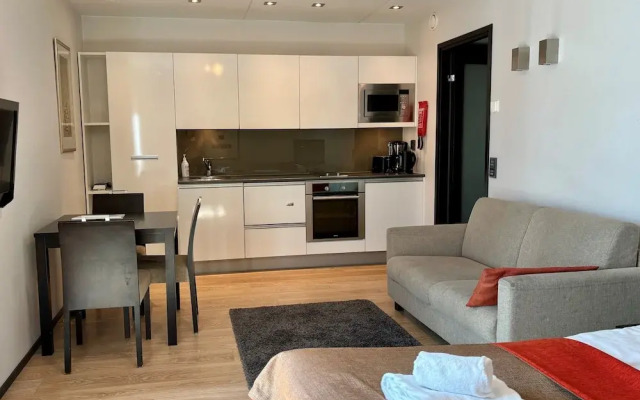Levi Suites Levi Gold