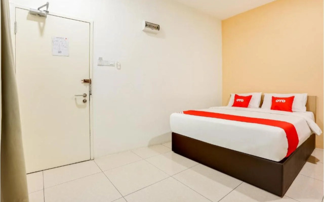 OYO 89677 Sunflower Hotel