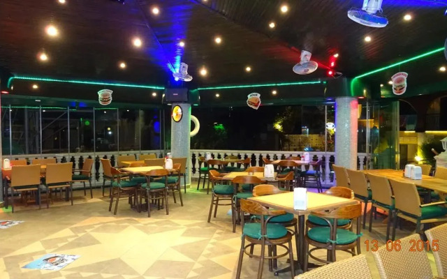 Maxwell Holiday Club