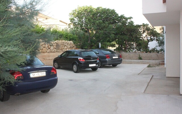 Apartments Miki Pag