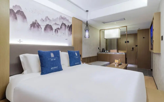 LIZ International  Guangzhou Olympic Sports Center International Financial City Branch - Free Shuttle Bus to Canton Fair Complex During Canton Fair Period