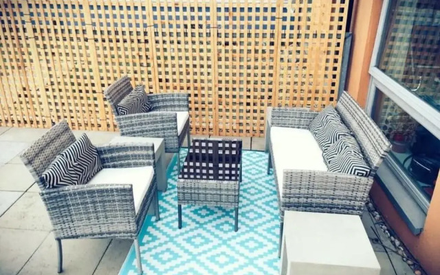 2 Bed w/ Huge Terrace & Awesome Canary Wharf Views