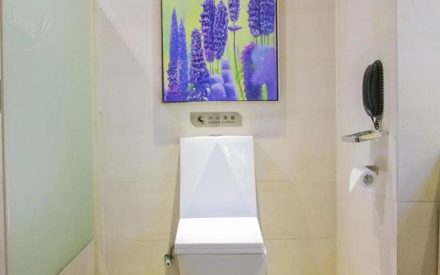 Lavande Hotel Xiantao Xintiandi International Plaza – Bathroom – Xiantao