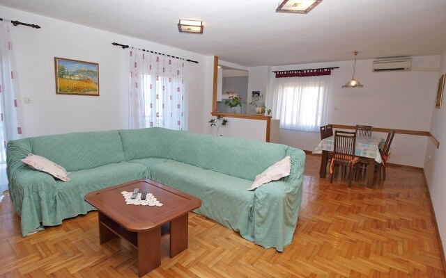 Apartment 914