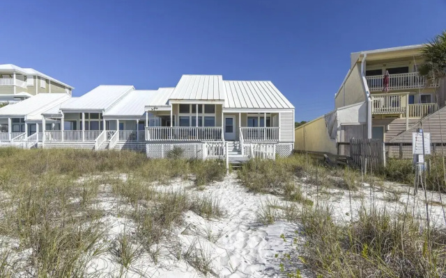 Sandy Toes by Book That Condo