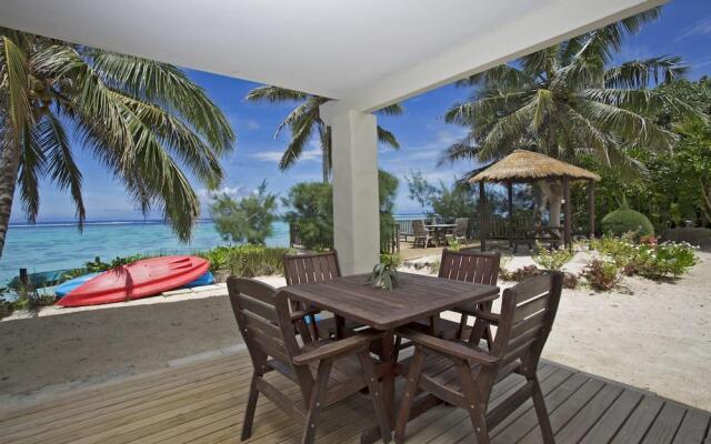 Moana Sands Beachfront Hotel & Villas