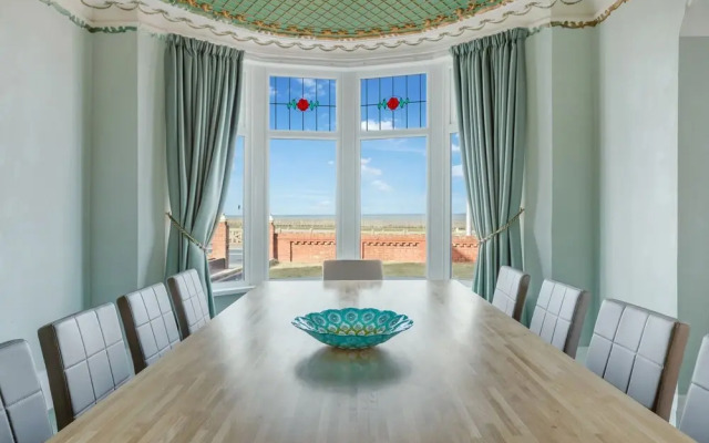 Queens Crest by Sasco Apartments