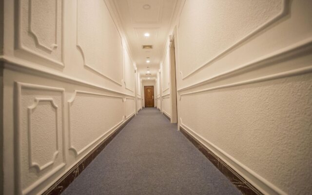 Dahlialand Saigon Hotel & Swimming Pool