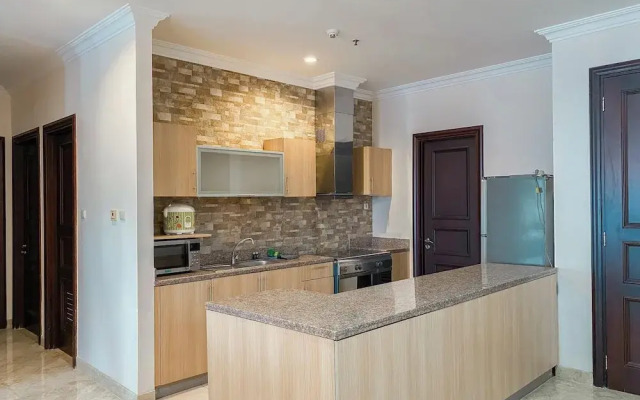 Spacious And Modern Look 3Br Bellezza Apartment