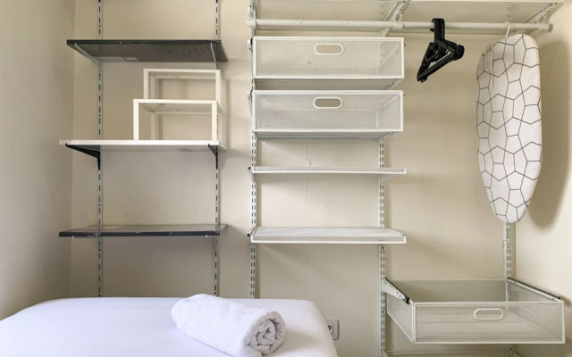 Modern Look And Comfortable 2Br Green Pramuka City Apartment – Guest Rooms – Jakarta
