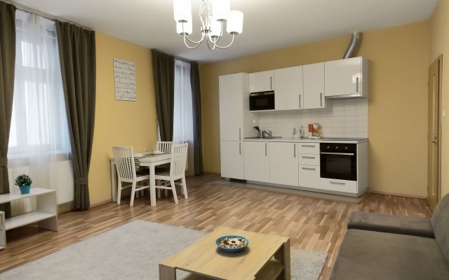 Apartment for 10 Guests Top Center of Prague