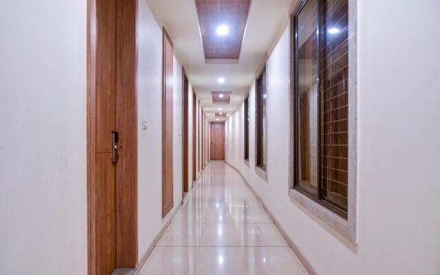 Capital O 82561 Hotel Om Palace