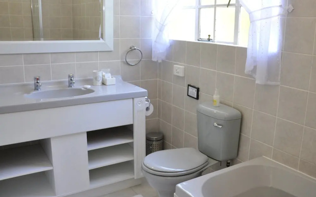 Birds of paradise B&B