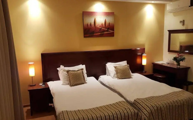 Hotel Contact