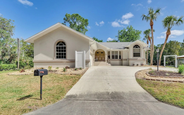 Canal-front Retreat in Crystal River!