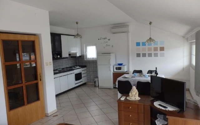 Suzy - 80m From the sea - A2 Četvorka