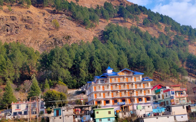 OYO 23527 Sarla Regency