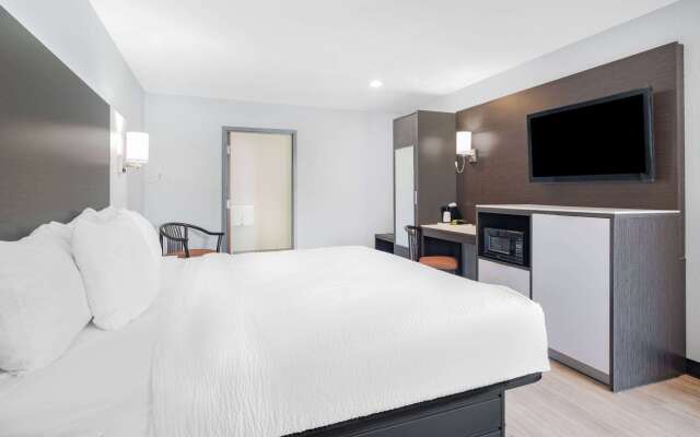 Days Inn & Suites by Wyndham Niagara Falls/Buffalo