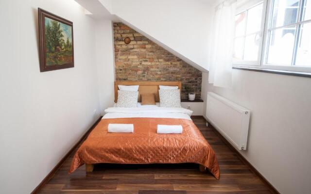 V 12 -Terrace + 3 rooms apartment Vilnius Old Town