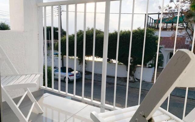 Spacious studio - short walk from Nissi beach!