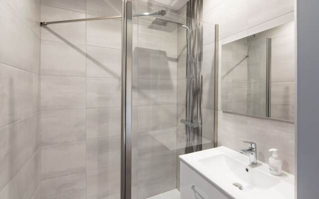 Studio Camelina Gauche City Room