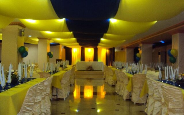 C & L Sea View Hotel