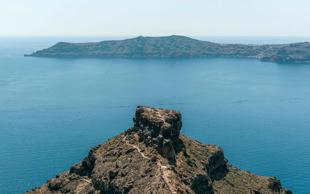 Pearl on the Cliff Hotel & Suites