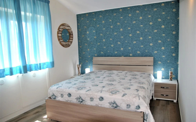 Dinky Home Air-conditioned Penthouse With sea View Terrace