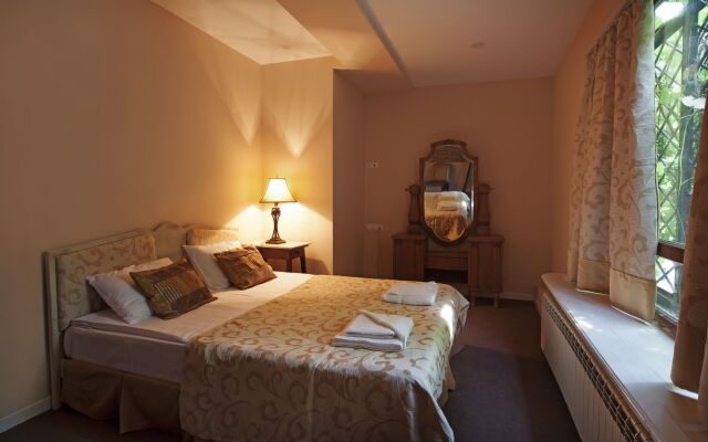 Caravan Hotel