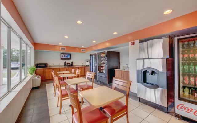 Motel 6 Virginia Beach, VA