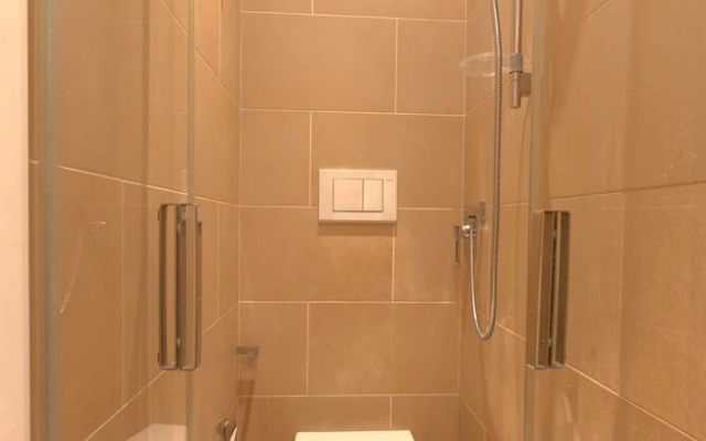 Spanish Steps Hills Apartment