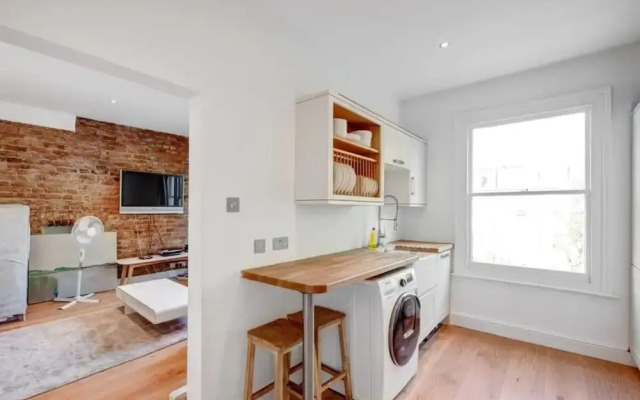 Elegant 2 Bed Apt in Kensington Olympia