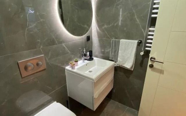 1 1 Balcony Deluxe Apart - Near Mall of Istanbul