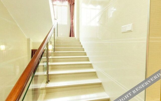 Danxia Mountain No. 5 Hotel