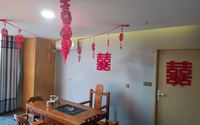 Huayi Hotel (Puyang East High-Speed Railway Station)