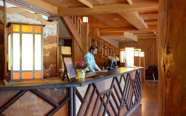 Bear Mountain Inn and Overlook Lodge