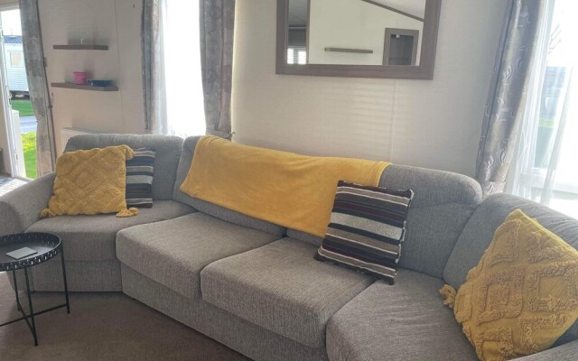 Pets Stay Free 8 Berth lux van Heacham Beach
