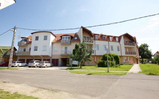 Zoli Apartmanok Timi Kölcsey 34 36